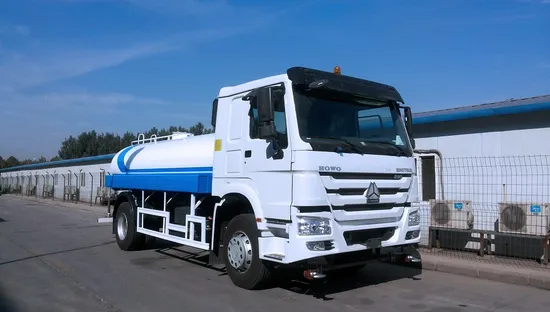 Tankbewässerungs-LKW Sinotruk HOWO Straßensprinkler-Sanitärfahrzeug 20000/30000L 6X4 Heavy Duty Dumping Goods